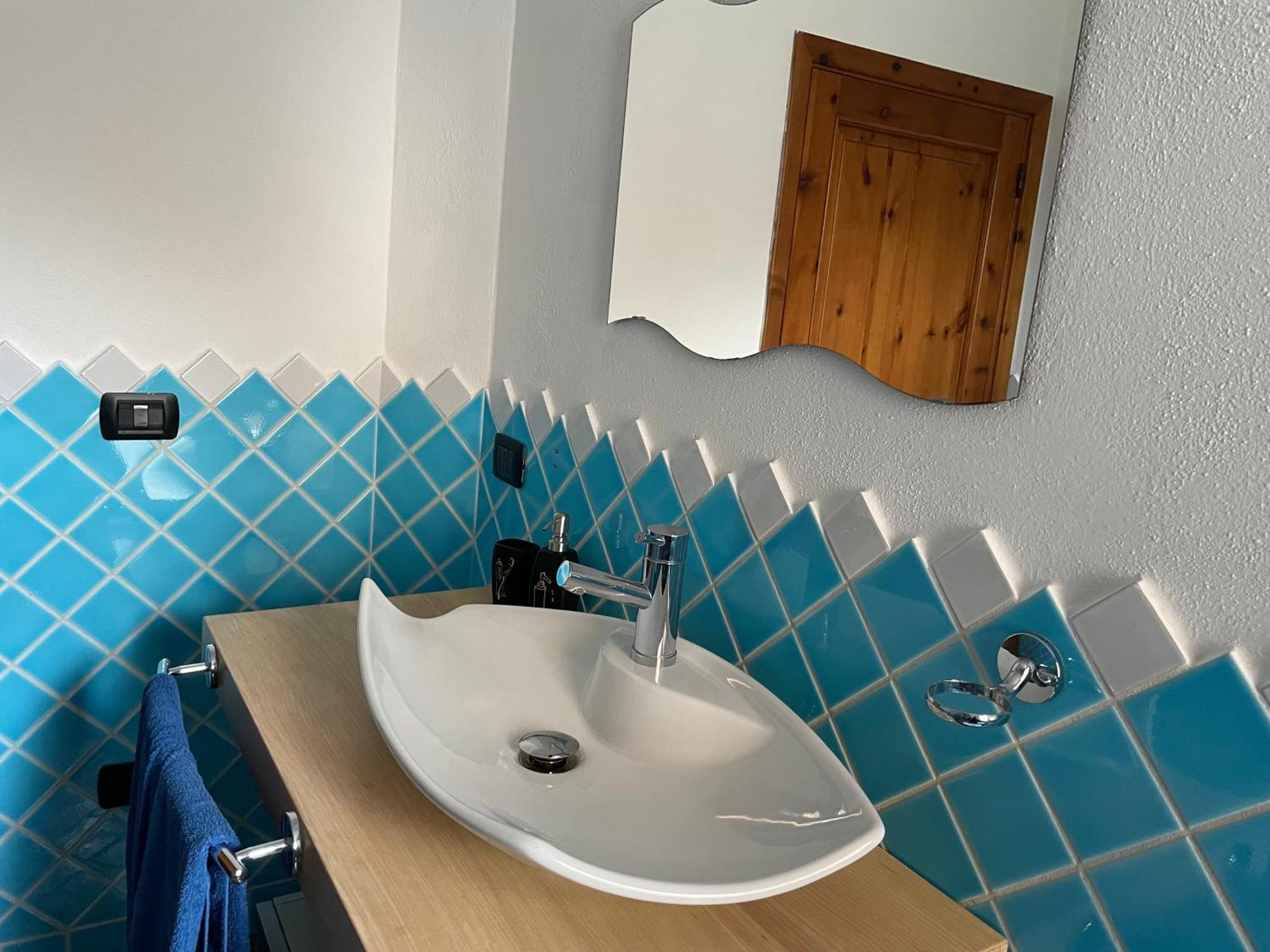 Blue Iun T1261 Apartment *