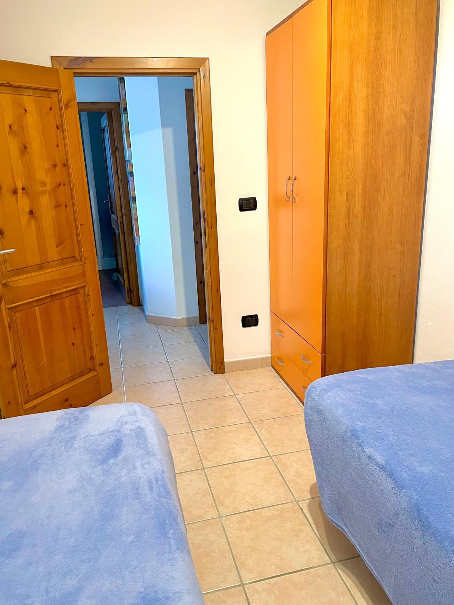 Blue Iun T1261 Apartment *