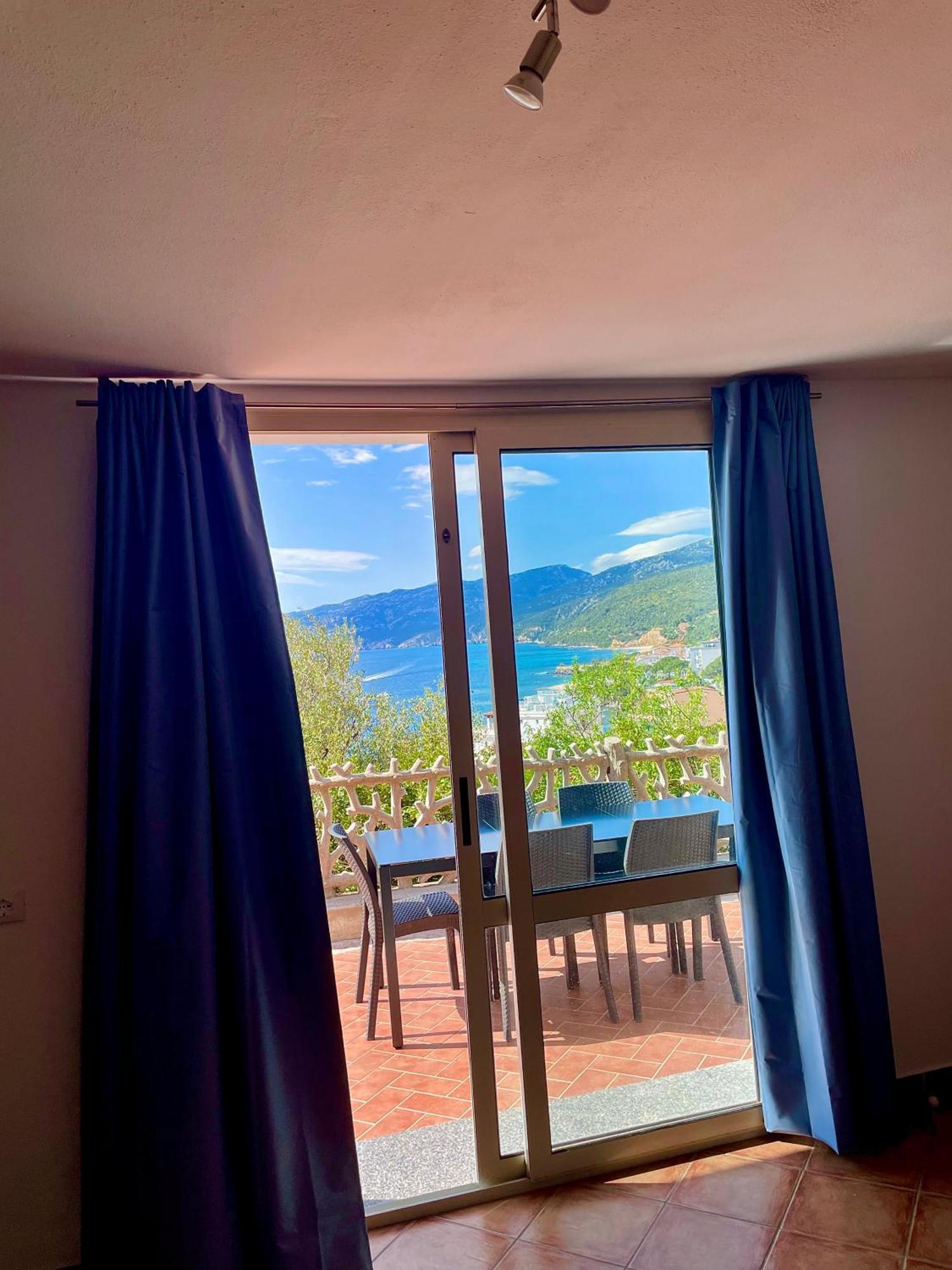 Blue Iun T1261 Apartment *
